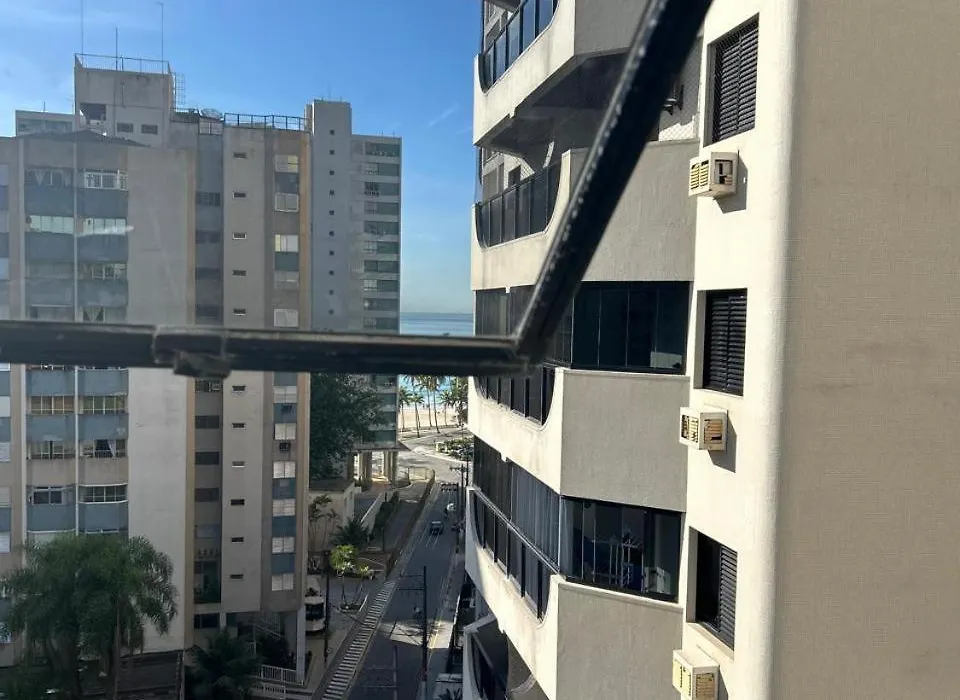 Apto Pitangueiras Enorme 150m2, 200m da praia, vista, 2 vagas carro, servico praia, 3 quartos com ar condicionado e 3 banheiros-1