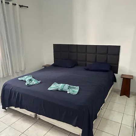 Apto Pitangueiras Enorme 150m2, 200m da praia, vista, 2 vagas carro, servico praia, 3 quartos com ar condicionado e 3 banheiros-2
